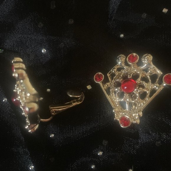 Vintage Clip Earrings - Picture 2 of 4